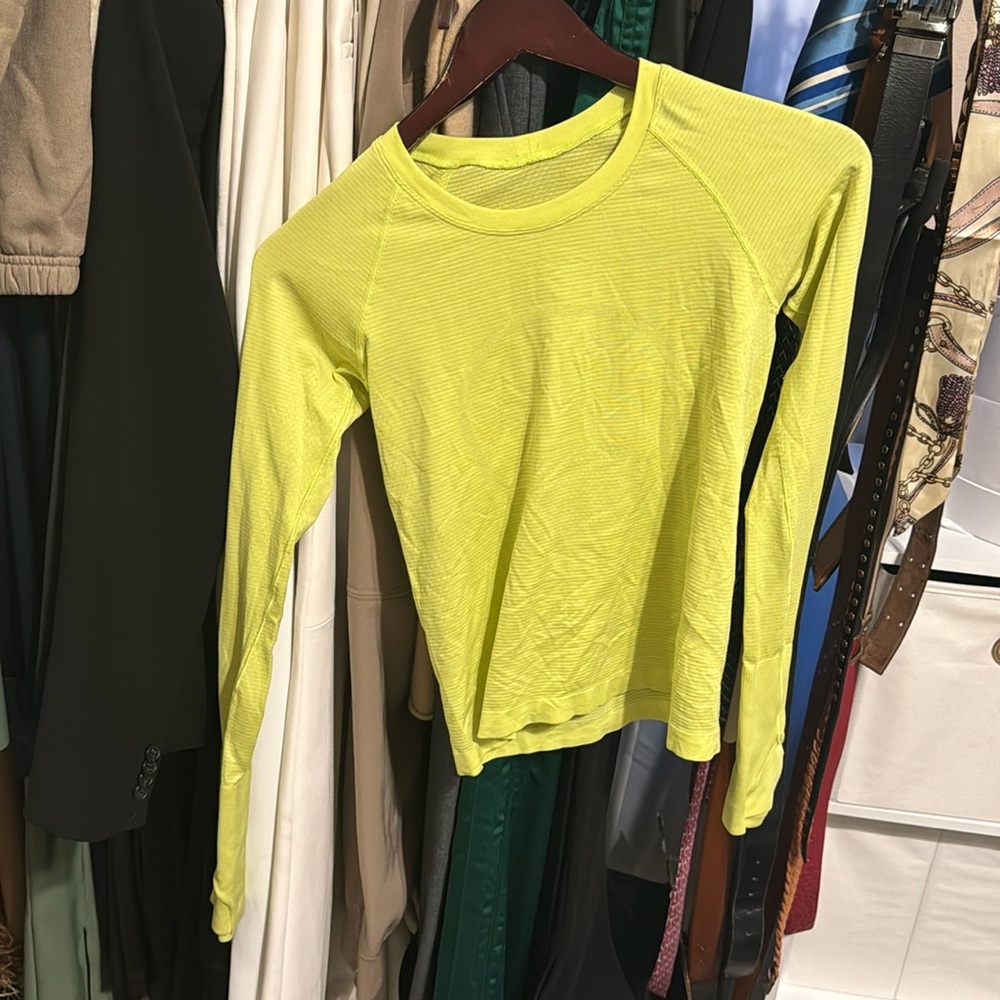 Lululemon athletica top